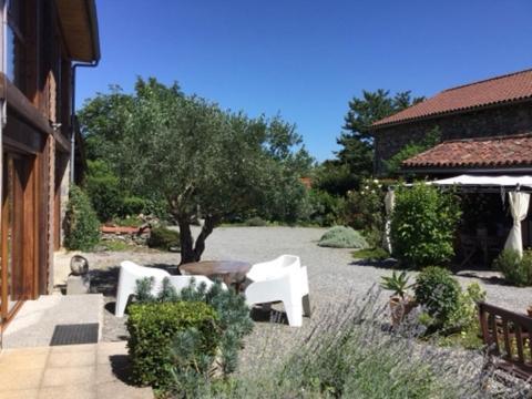 Loft Atypique Bed and Breakfast Villeneuve-de-Rivière Εξωτερικό φωτογραφία
