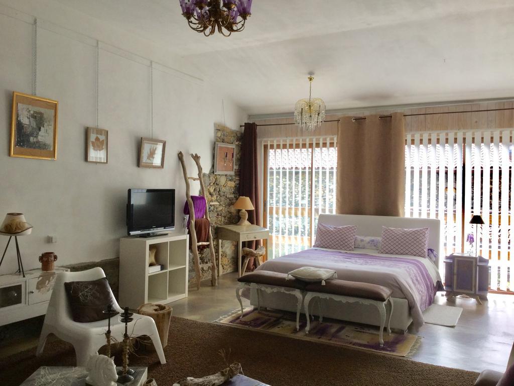 Loft Atypique Bed and Breakfast Villeneuve-de-Rivière Εξωτερικό φωτογραφία