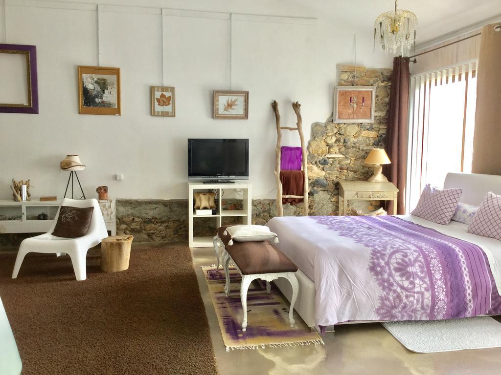 Loft Atypique Bed and Breakfast Villeneuve-de-Rivière Εξωτερικό φωτογραφία